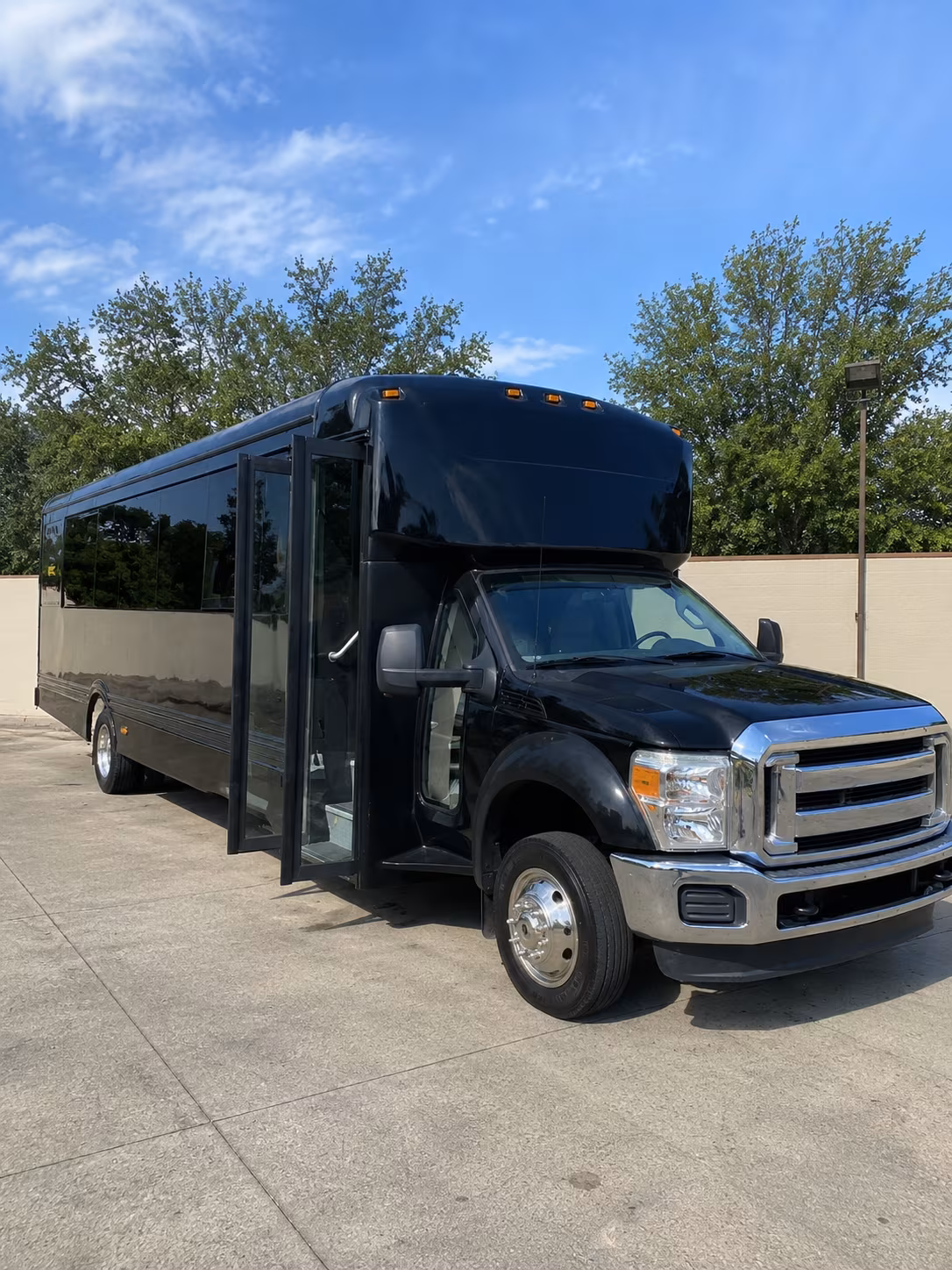 concord 20 passenger party bus